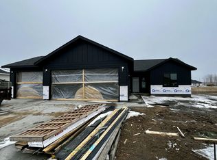 631 Kestrel Ln, Brookings, SD 57006