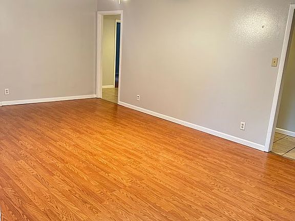 2nd image of 2319 Houston St