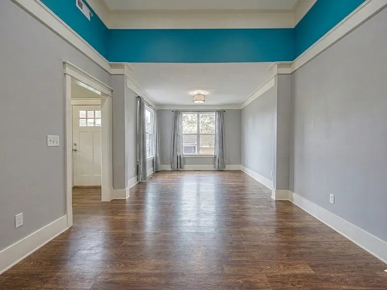 141 Northwestern Ave — Photo 2