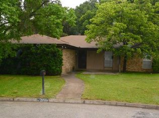 2009 Leighton Dr, Arlington, TX 76015