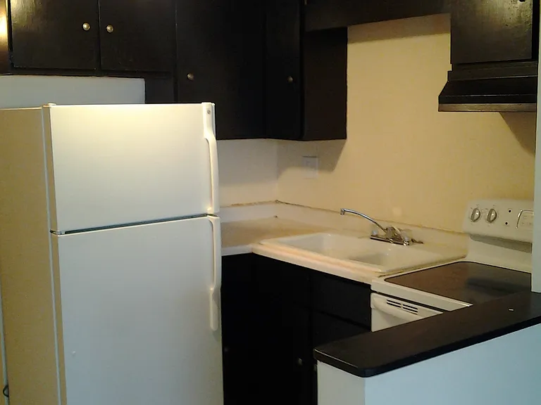 932 Thomas Ave #1N — Photo 3