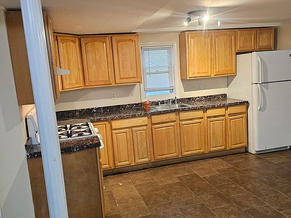 5th image of 77 Lorraine Rd APT 1