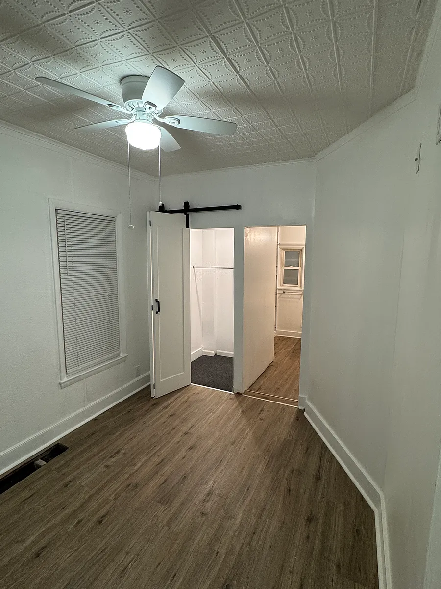 Master Room - 1070 Helderberg Ave #1