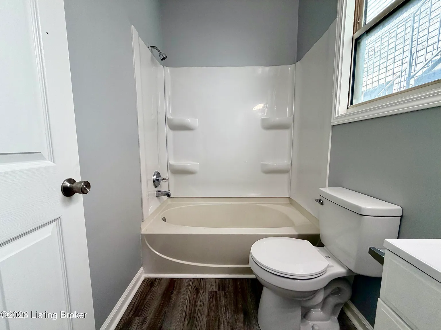 1 bed, 1.0 bath, 300 sqft, $495 — Photo 4