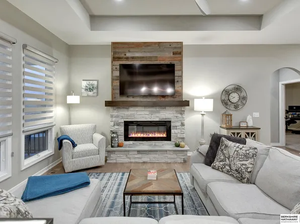 11511 Fenwick St, Papillion, NE 68046