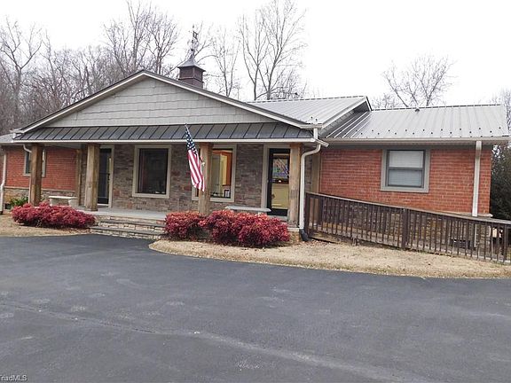 3rd image of 4217 Meadowbrook View Rd