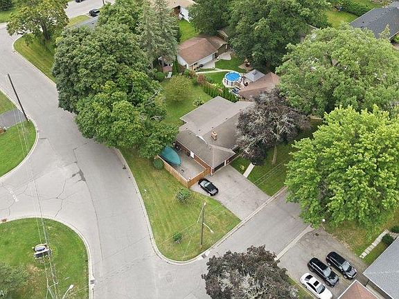 4th image of 37 Burke Ave