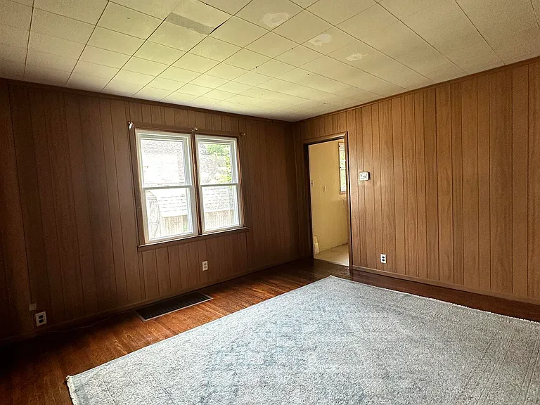 235 S Seminary St — Photo 9