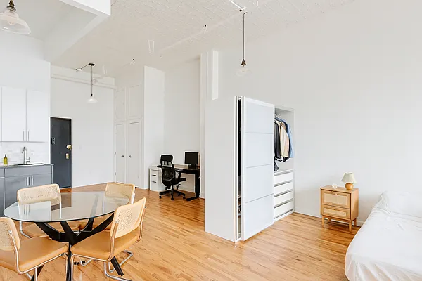 Rented by Outlive | media 6