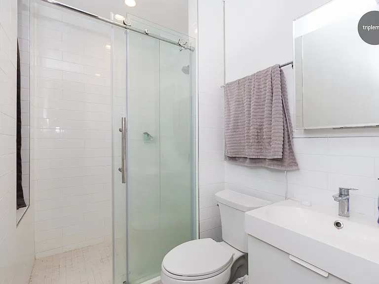 228 E 27th St #5C — Photo 8