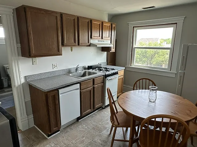 15 N 6th Ave — Photo 9