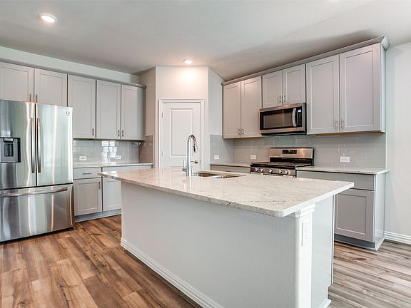 2nd image of 503 Fox Ridge Dr