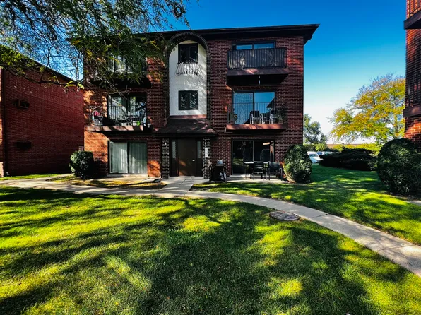 1061 Ferrari Dr APT 1A, Bensenville, IL 60106