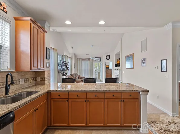 18742 Nautical Dr APT 301, Cornelius, NC 28031