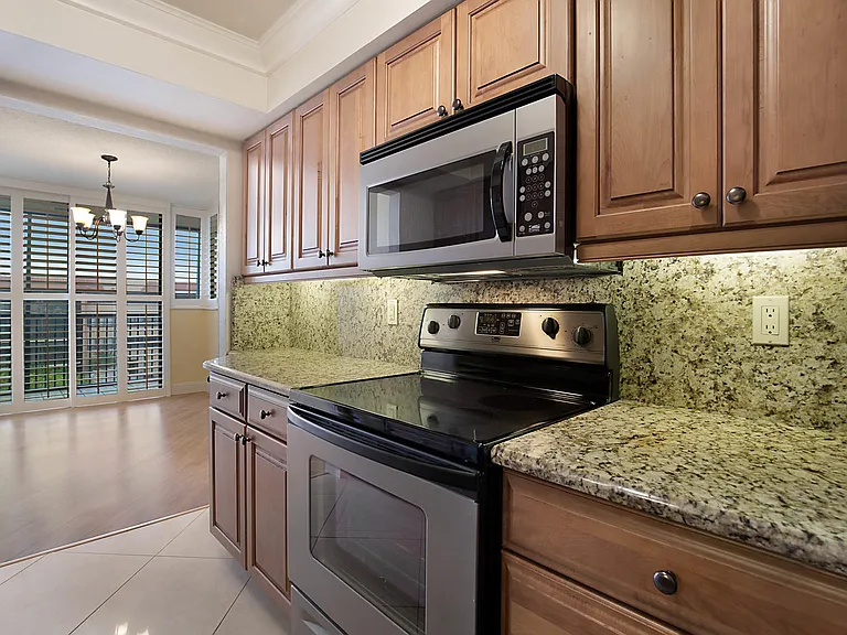 800 Jeffery St #409 — Photo 4