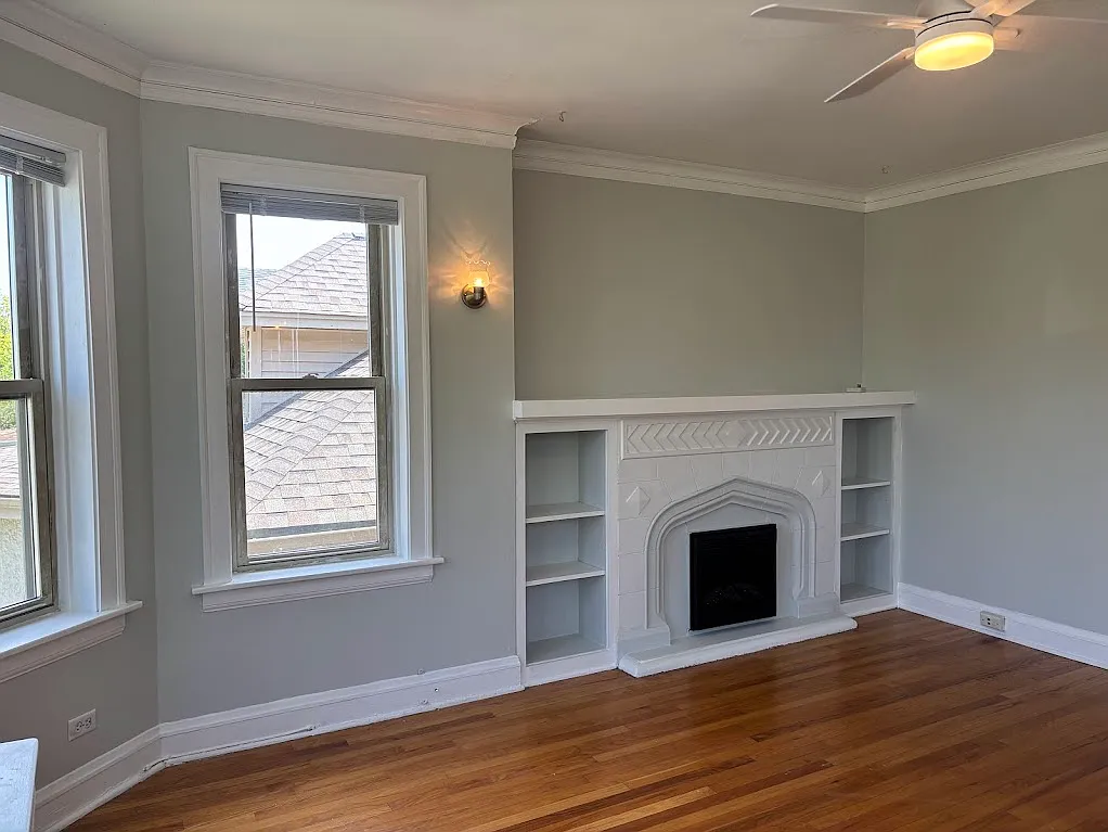 Building Photo - 6088 N Nassau Ave #2
