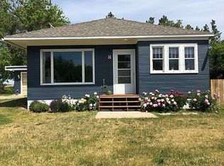 8 6th Ave E, Ray, ND 58849