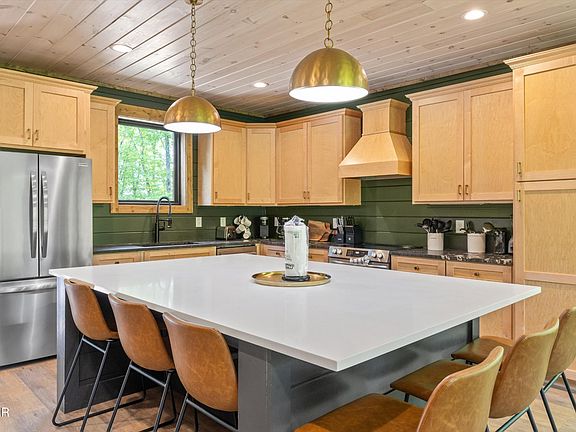 4th image of 906 Saddle Creek Way