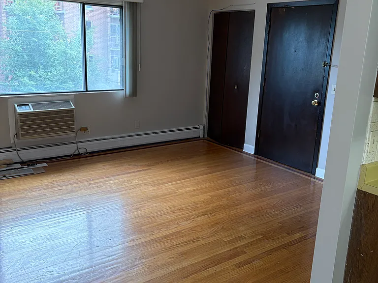 1370 E Washington St #3NE — Photo 5