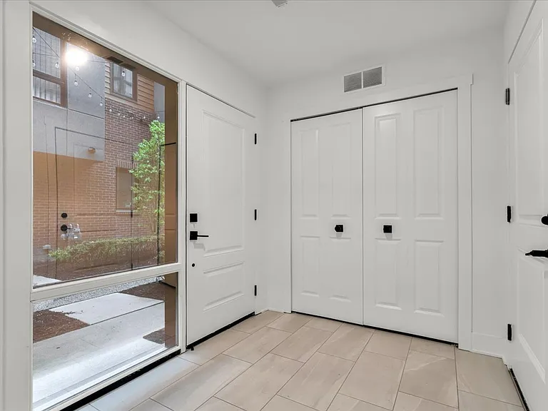 2037 11th St — Photo 5