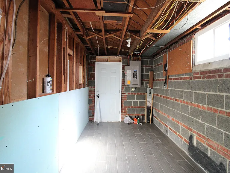 5204 Queensberry Ave — Photo 12