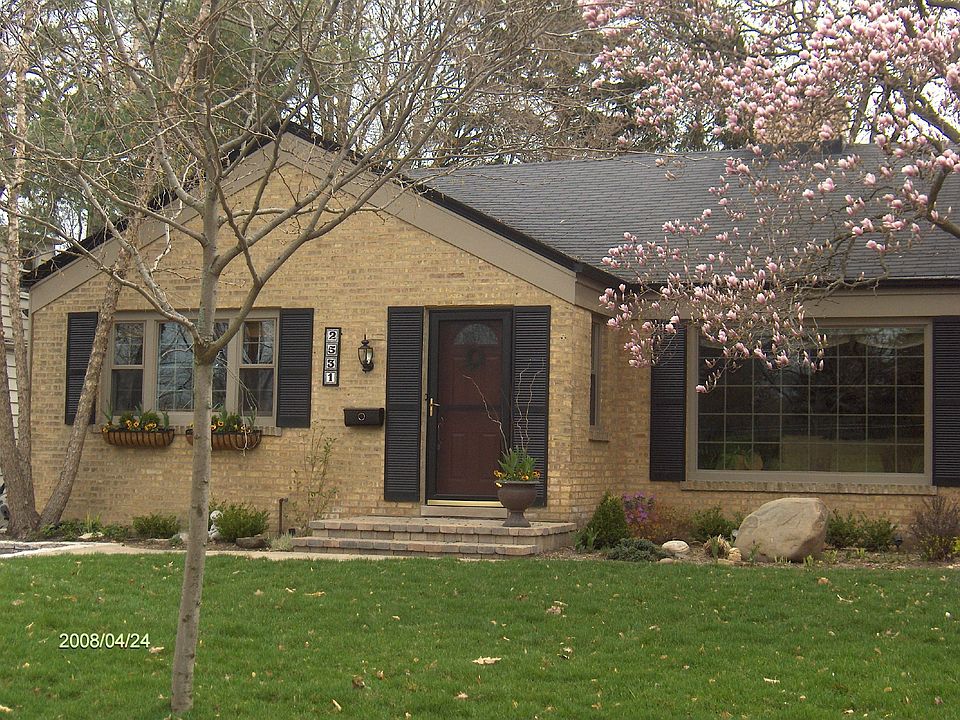 A House As Charming As Spring Flowers!