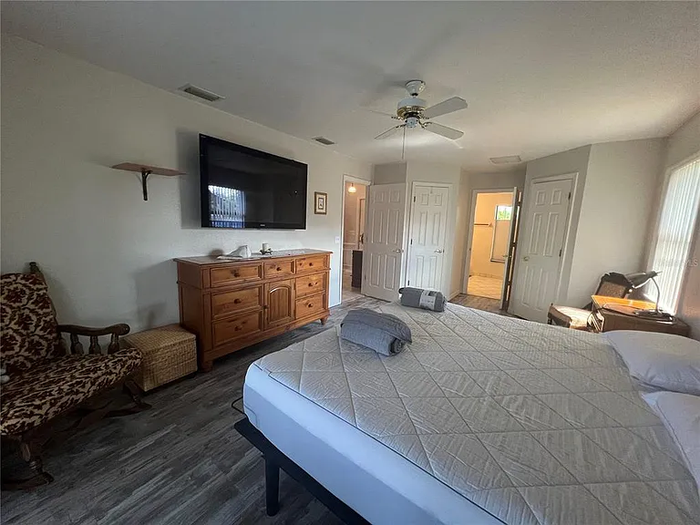 3177 Clifford St — Photo 12