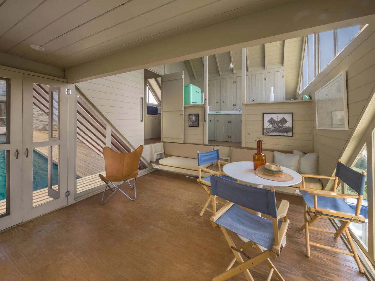 Magnificent Modern Home — Photo 4
