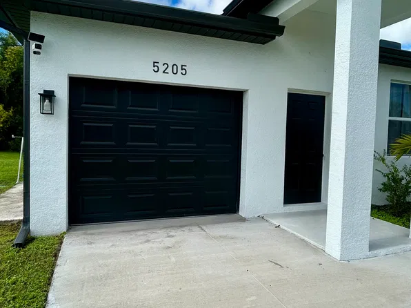 5205 26th St SW, Lehigh Acres, FL 33973