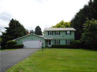 1257 Meadowwood Dr, Webster, NY 14580