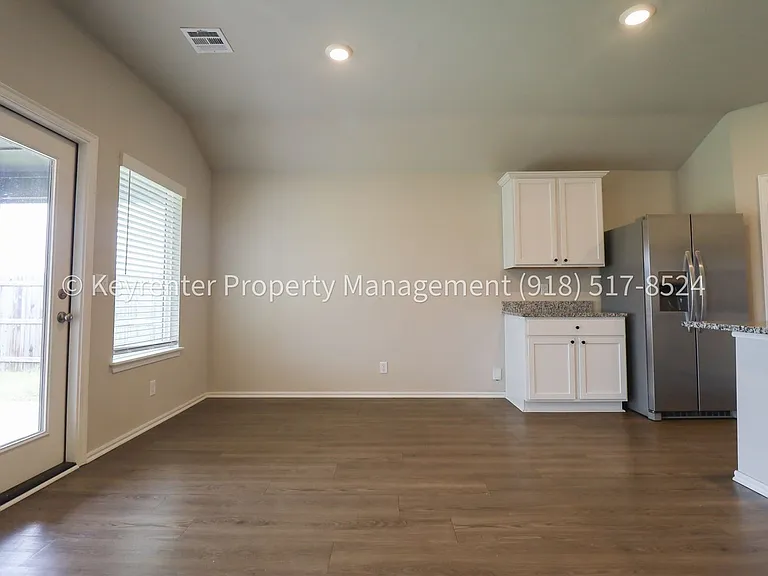 1308 Sunstone St — Photo 26