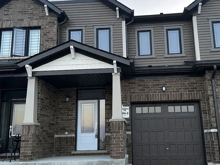 71 Milady Cres — Photo 1