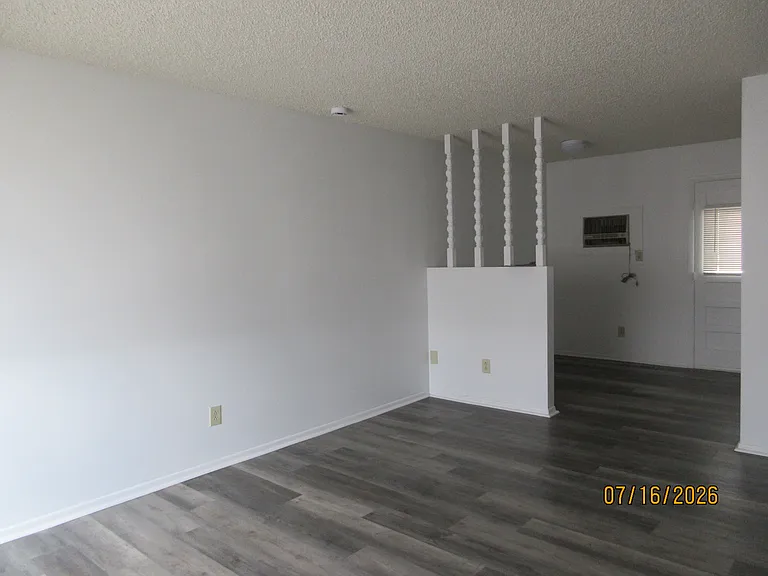 Large 2 Bedroom Rental — Photo 23