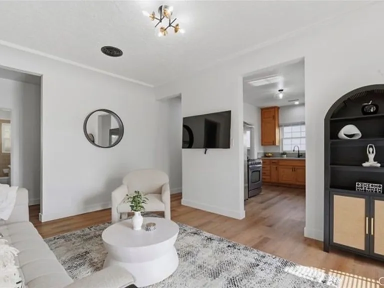 800 N Janss St — Photo 3