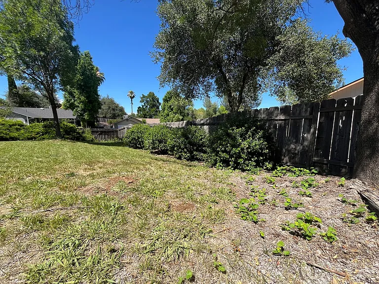 1905 Kinvarra Way — Photo 32