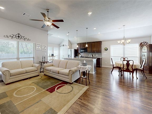 3rd image of 2109 Stubbs Dr