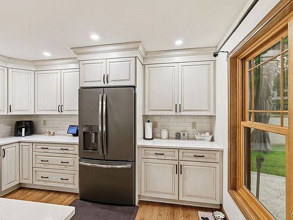 4th image of 16 Orangewood Dr