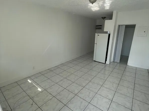 1843 Dewey St, Hollywood, FL