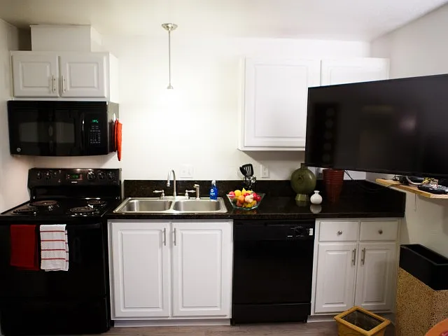 Capri Apartments at Eugene — Photo 21