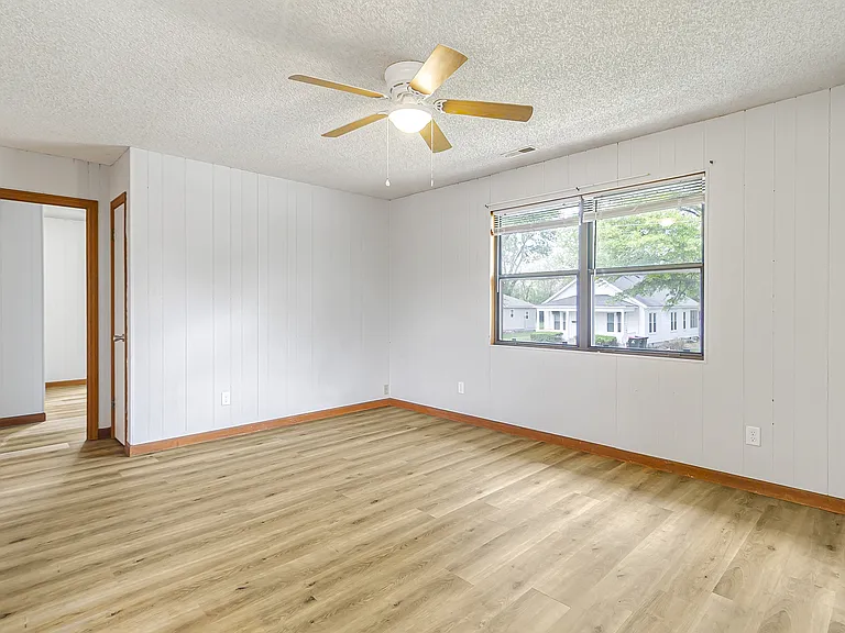 420 Franklin Ave #6 — Photo 9
