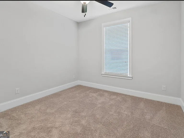 127 Vivian Ln — Photo 9