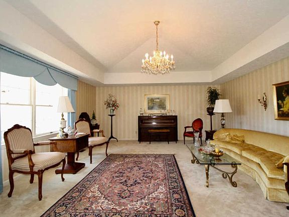 5th image of 1321 Saint Andrews Dr