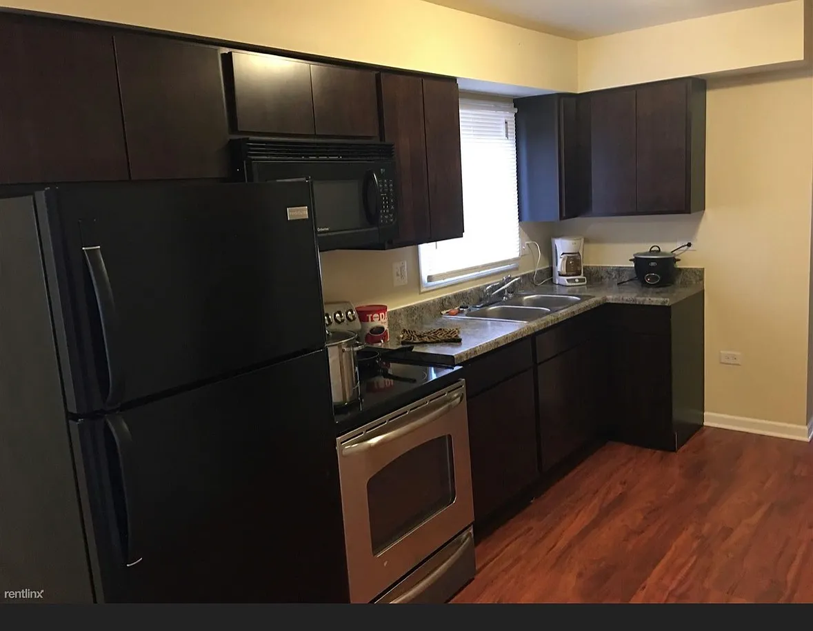 4 bed, 1.5 bath, 1276 sqft, $2,800 — Photo 1