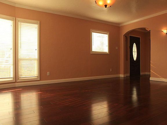 4th image of 600 Elm Ave