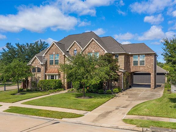 5th image of 17218 Country Brook Ln