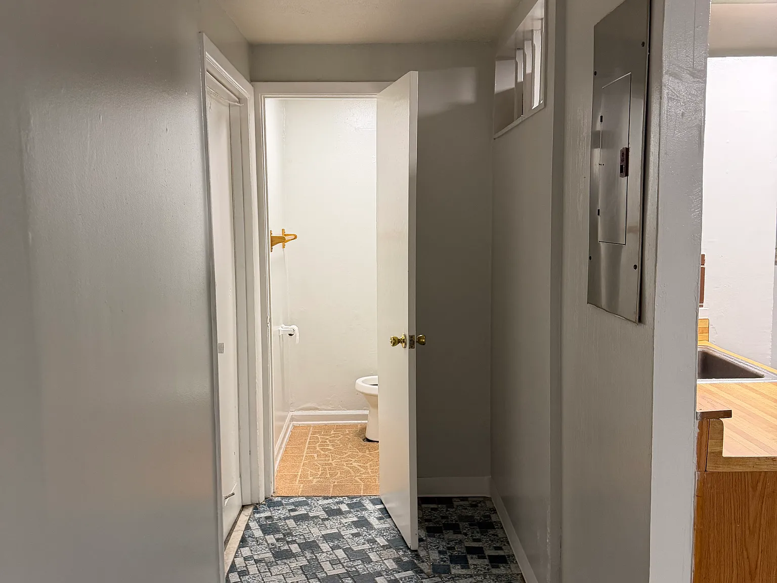 Studio, 225 sqft, $1,100 — Photo 4
