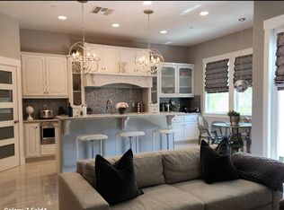 3313 Crocker Dr, Sacramento, CA