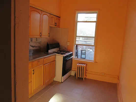 Rented by Windsor Homes Realty Corp | media 7