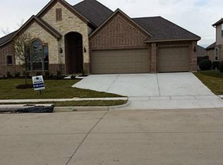 909 Masquerade Dr, Midlothian, TX 76065