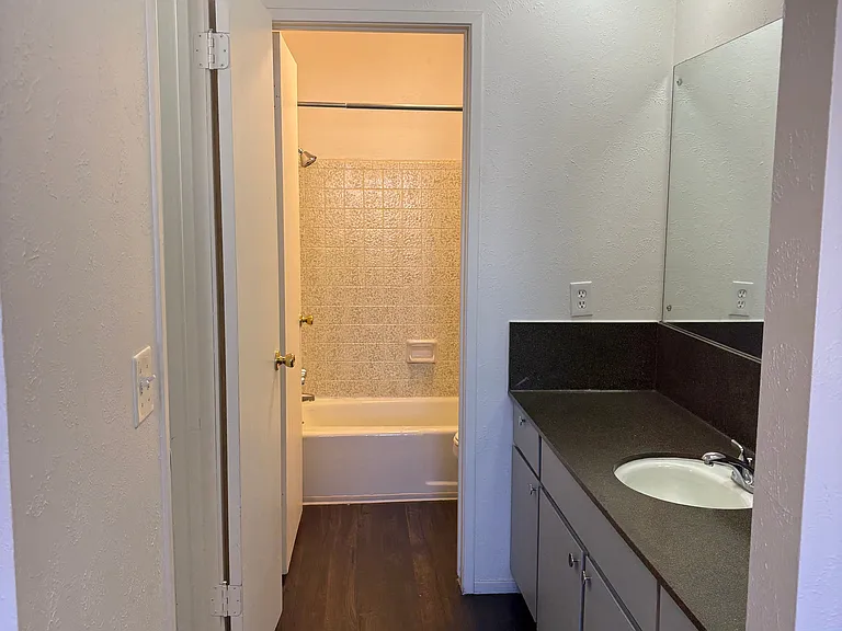 Caledonian Apartments — Photo 15